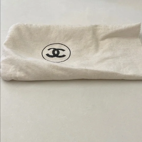 CHANEL Cream Quilted Clutch with Gold Accents - Picture 7 of 7